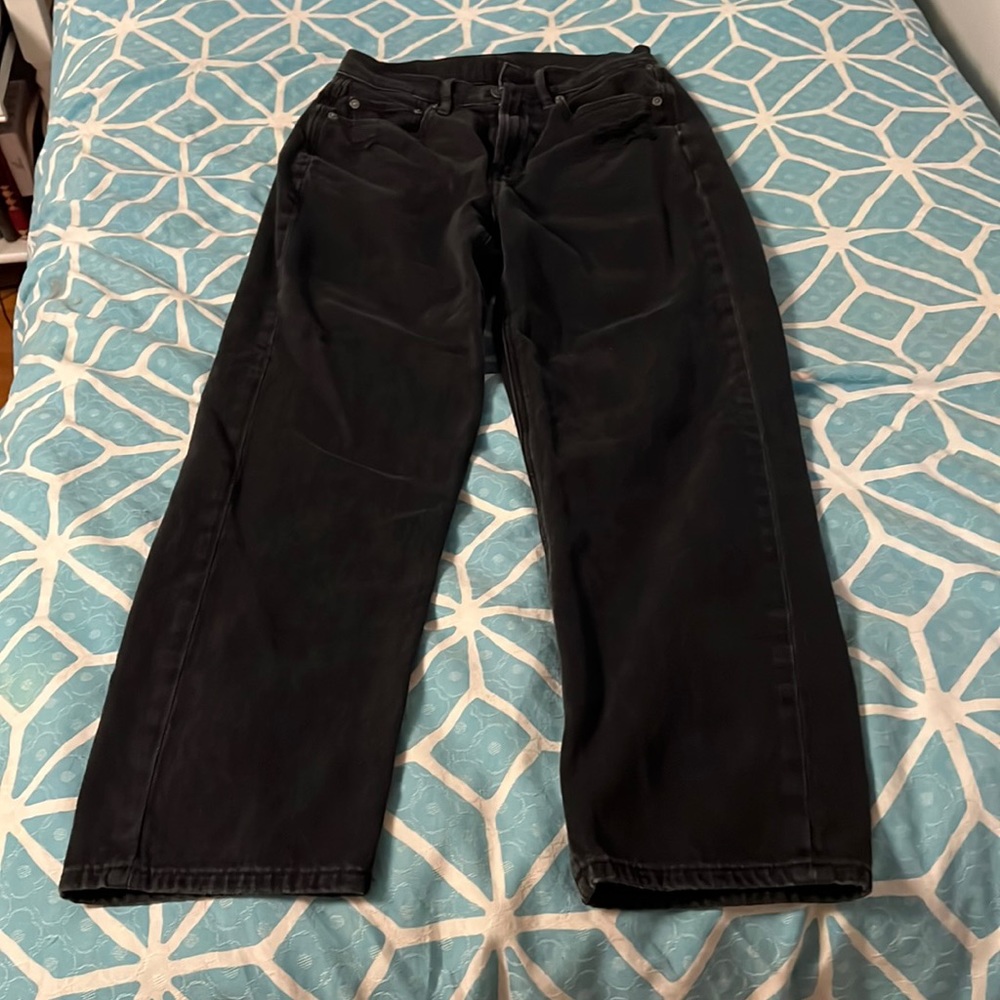 High-rise 90s boyfriend American Eagle jean size 4 black